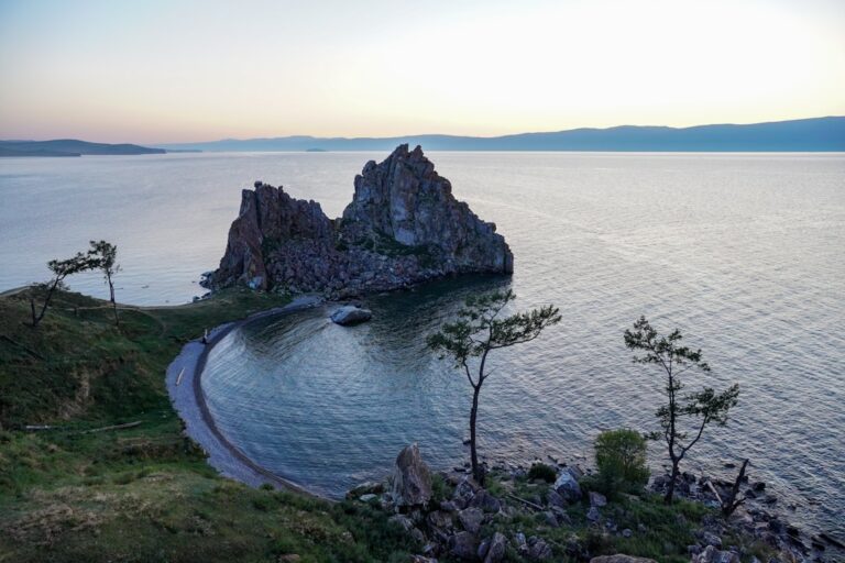 Bajkał – jak zaplanować wyprawę nad najgłębsze jezioro świata?