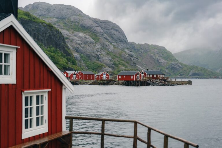 Jak zwiedzać fiordy norweskie na własną rękę?